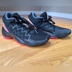 Adidas Women’s Venom Basketball Sneakers, size 7